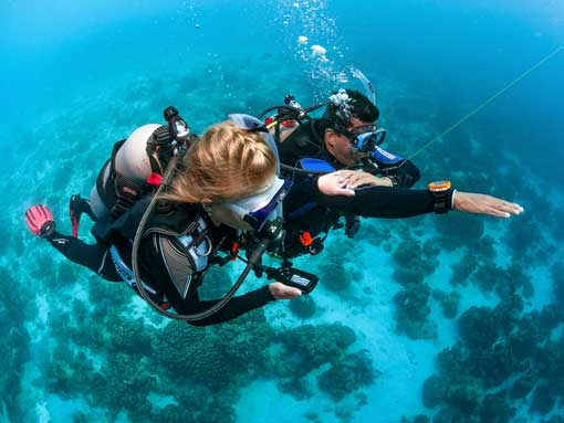 Student practicing Navigation during PADI Advanced Open Water Diver Course