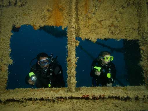 PADI Deep Diver Specialty Course Students exploring a wreck