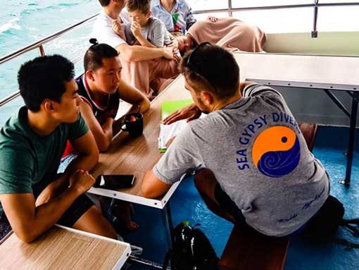 PADI Instructor Michal teaching a course to his students