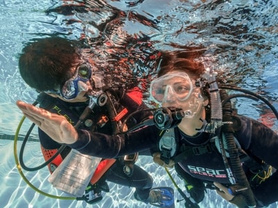 Pool training before ocean diving